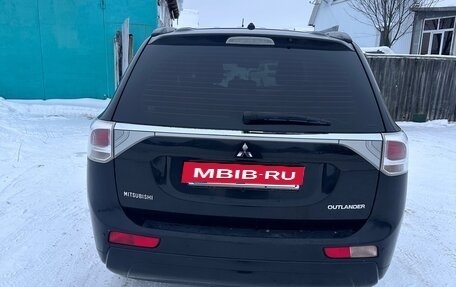 Mitsubishi Outlander III рестайлинг 3, 2014 год, 1 450 000 рублей, 6 фотография