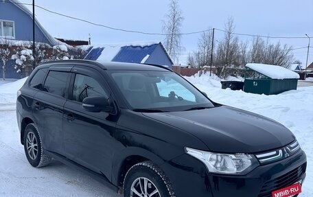 Mitsubishi Outlander III рестайлинг 3, 2014 год, 1 450 000 рублей, 3 фотография