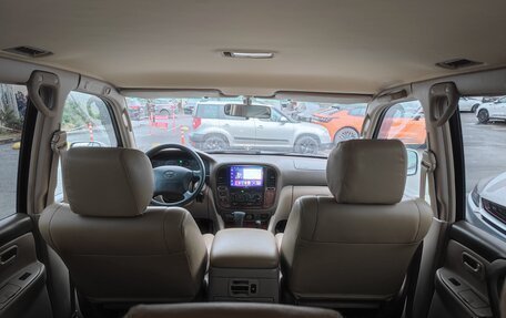 Toyota Land Cruiser 100 рестайлинг 2, 2001 год, 1 850 000 рублей, 6 фотография