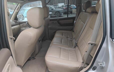 Toyota Land Cruiser 100 рестайлинг 2, 2001 год, 1 850 000 рублей, 10 фотография