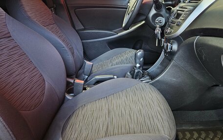 Hyundai Solaris II рестайлинг, 2015 год, 885 000 рублей, 13 фотография