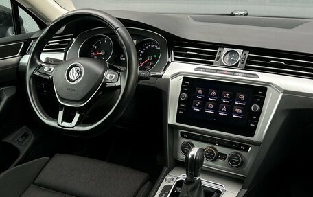 Volkswagen Passat B8 рестайлинг, 2019 год, 1 779 500 рублей, 18 фотография