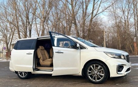 KIA Carnival III, 2018 год, 2 380 000 рублей, 10 фотография