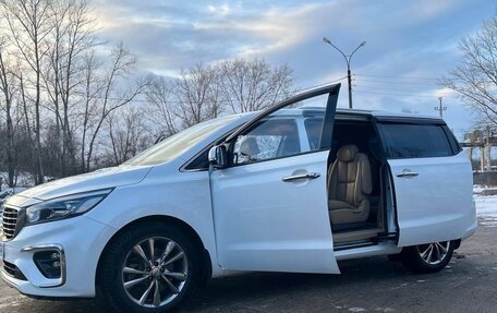 KIA Carnival III, 2018 год, 2 380 000 рублей, 11 фотография