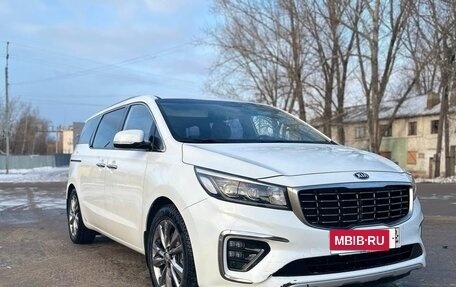 KIA Carnival III, 2018 год, 2 380 000 рублей, 3 фотография
