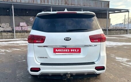 KIA Carnival III, 2018 год, 2 380 000 рублей, 6 фотография