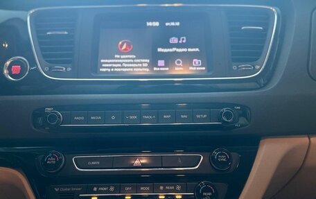 KIA Carnival III, 2018 год, 2 380 000 рублей, 15 фотография