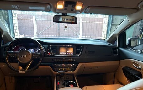 KIA Carnival III, 2018 год, 2 380 000 рублей, 13 фотография