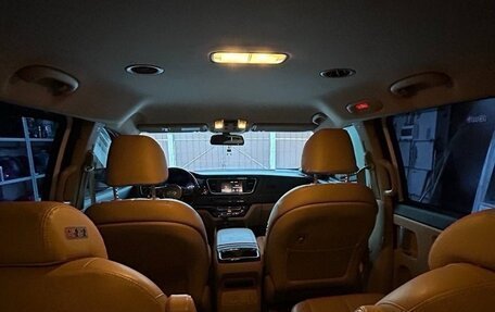 KIA Carnival III, 2018 год, 2 380 000 рублей, 20 фотография