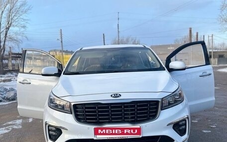 KIA Carnival III, 2018 год, 2 380 000 рублей, 9 фотография