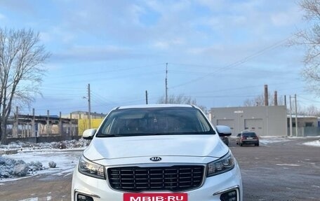 KIA Carnival III, 2018 год, 2 380 000 рублей, 2 фотография