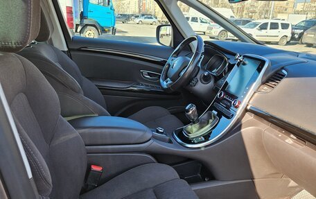 Renault Espace V рестайлинг, 2016 год, 1 650 000 рублей, 11 фотография