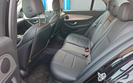 Mercedes-Benz E-Класс, 2020 год, 3 500 000 рублей, 19 фотография