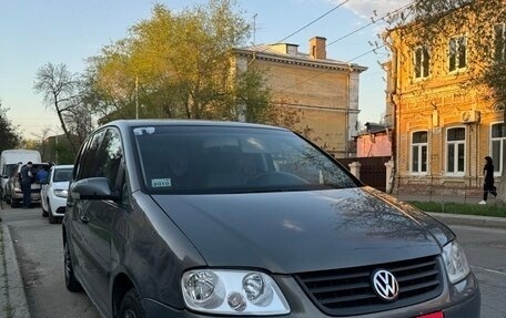 Volkswagen Touran III, 2004 год, 480 000 рублей, 2 фотография