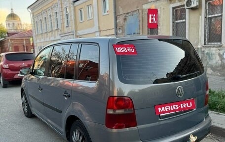 Volkswagen Touran III, 2004 год, 480 000 рублей, 3 фотография