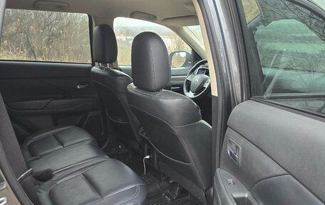 Mitsubishi Outlander III рестайлинг 3, 2021 год, 2 400 000 рублей, 10 фотография