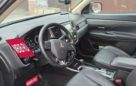 Mitsubishi Outlander III рестайлинг 3, 2021 год, 2 400 000 рублей, 11 фотография