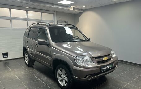 Chevrolet Niva I рестайлинг, 2015 год, 689 000 рублей, 3 фотография