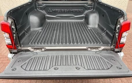 Mitsubishi L200 IV рестайлинг, 2021 год, 5 000 000 рублей, 11 фотография
