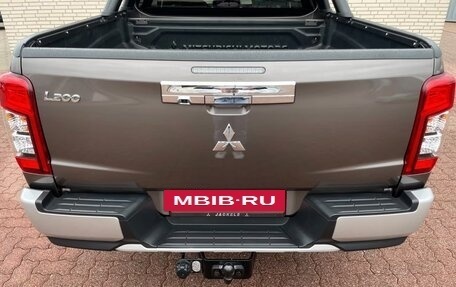 Mitsubishi L200 IV рестайлинг, 2021 год, 5 000 000 рублей, 4 фотография