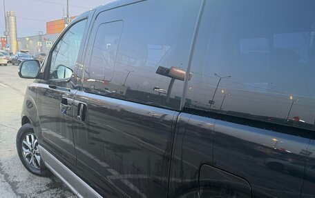 Hyundai H-1 II рестайлинг, 2019 год, 3 000 000 рублей, 2 фотография