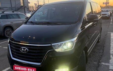 Hyundai H-1 II рестайлинг, 2019 год, 3 000 000 рублей, 4 фотография