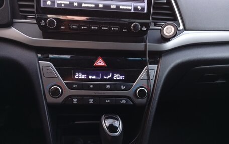 Hyundai Elantra VI рестайлинг, 2017 год, 1 300 000 рублей, 8 фотография