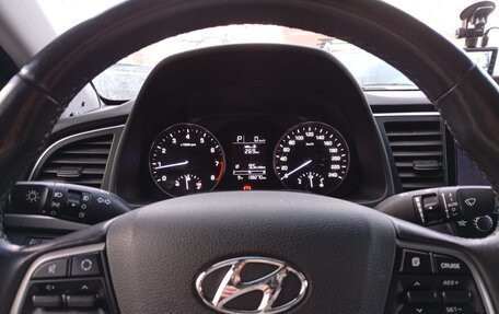 Hyundai Elantra VI рестайлинг, 2017 год, 1 300 000 рублей, 6 фотография