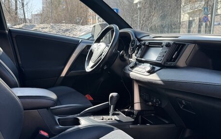 Toyota RAV4, 2018 год, 2 380 000 рублей, 10 фотография