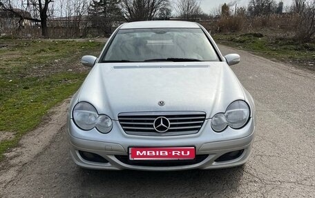 Mercedes-Benz C-Класс, 2005 год, 560 000 рублей, 1 фотография