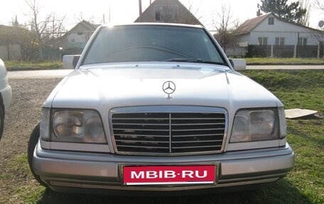 Mercedes-Benz E-Класс, 1993 год, 550 000 рублей, 1 фотография