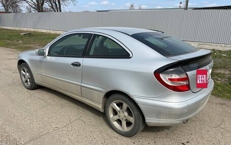 Mercedes-Benz C-Класс, 2005 год, 560 000 рублей, 3 фотография