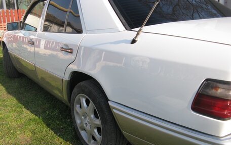 Mercedes-Benz E-Класс, 1993 год, 550 000 рублей, 2 фотография