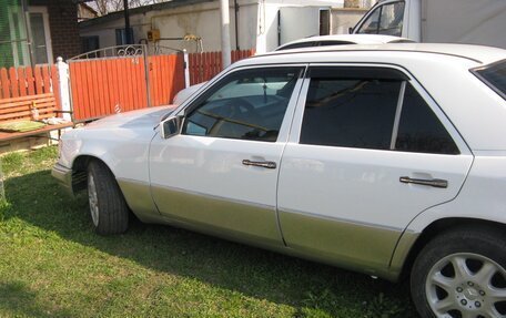 Mercedes-Benz E-Класс, 1993 год, 550 000 рублей, 4 фотография