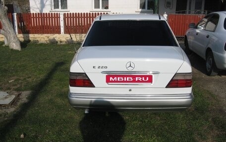 Mercedes-Benz E-Класс, 1993 год, 550 000 рублей, 3 фотография