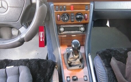 Mercedes-Benz E-Класс, 1993 год, 550 000 рублей, 17 фотография