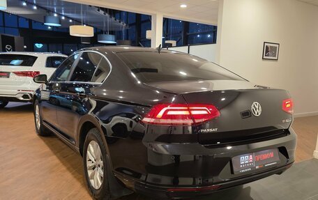 Volkswagen Passat B8 рестайлинг, 2017 год, 1 950 000 рублей, 2 фотография