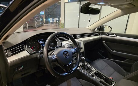 Volkswagen Passat B8 рестайлинг, 2017 год, 1 950 000 рублей, 13 фотография