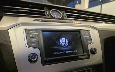 Volkswagen Passat B8 рестайлинг, 2017 год, 1 950 000 рублей, 17 фотография