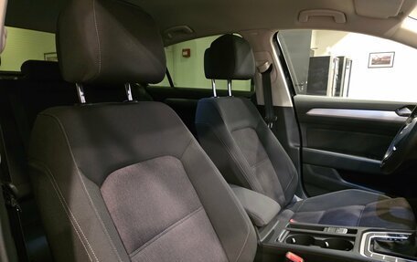 Volkswagen Passat B8 рестайлинг, 2017 год, 1 950 000 рублей, 24 фотография