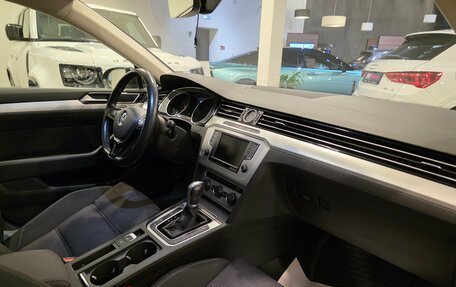 Volkswagen Passat B8 рестайлинг, 2017 год, 1 950 000 рублей, 23 фотография