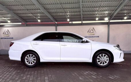 Toyota Camry, 2017 год, 1 999 000 рублей, 6 фотография