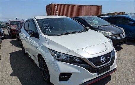 Nissan Leaf II, 2018 год, 1 870 000 рублей, 2 фотография
