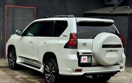 Toyota Land Cruiser Prado 150 рестайлинг 2, 2022 год, 7 150 000 рублей, 6 фотография