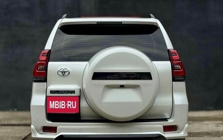 Toyota Land Cruiser Prado 150 рестайлинг 2, 2022 год, 7 150 000 рублей, 7 фотография