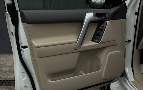 Toyota Land Cruiser Prado 150 рестайлинг 2, 2022 год, 7 150 000 рублей, 21 фотография