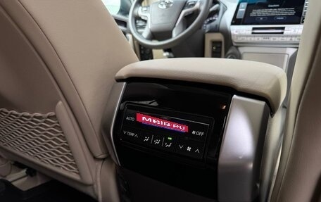 Toyota Land Cruiser Prado 150 рестайлинг 2, 2022 год, 7 150 000 рублей, 16 фотография