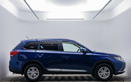 Mitsubishi Outlander III рестайлинг 3, 2015 год, 1 820 000 рублей, 4 фотография