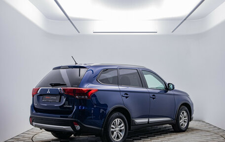 Mitsubishi Outlander III рестайлинг 3, 2015 год, 1 820 000 рублей, 5 фотография