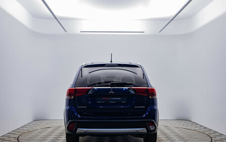 Mitsubishi Outlander III рестайлинг 3, 2015 год, 1 820 000 рублей, 6 фотография